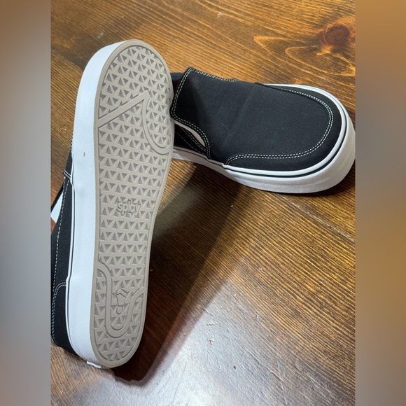 Black Slip-On Canvas Shoes Splay - Picture 3 of 8